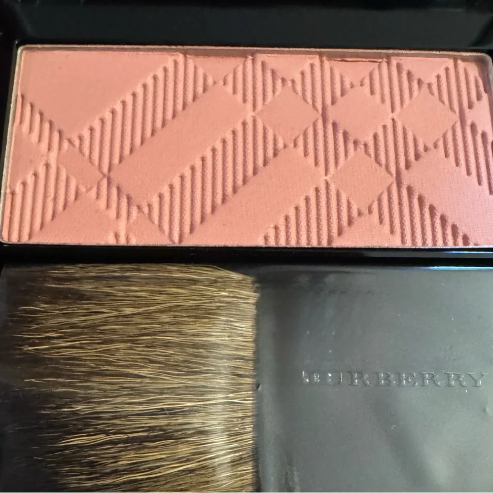 Burberry Light Glow Natural Blush 02 Cameo Blush - Picture 3 of 4